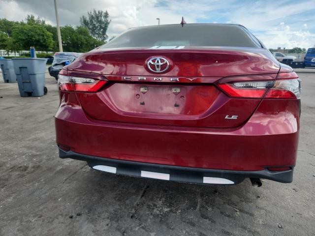 4T1C11AKXMU600132 - 2021 TOYOTA CAMRY LE MAROON photo 6