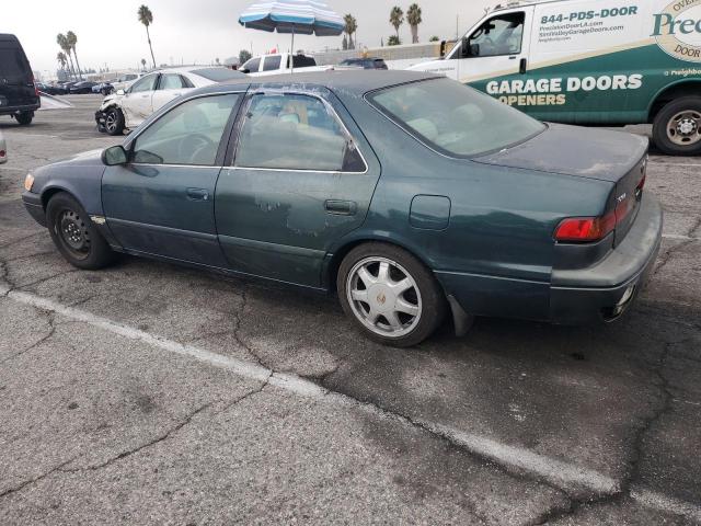 JT2BF22K5W0119276 - 1998 TOYOTA CAMRY CE GREEN photo 2