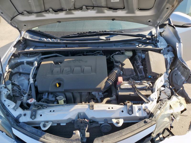 5YFBURHE5JP807610 - 2018 TOYOTA COROLLA L SILVER photo 11