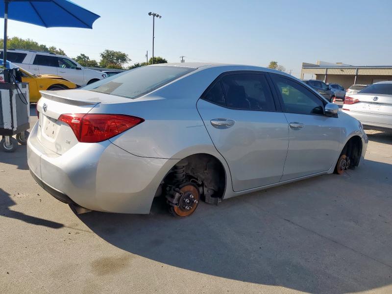 5YFBURHE5JP807610 - 2018 TOYOTA COROLLA L SILVER photo 3