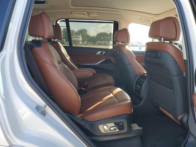5UXCW2C59KL088156 - 2019 BMW X7 XDRIVE40I WHITE photo 11