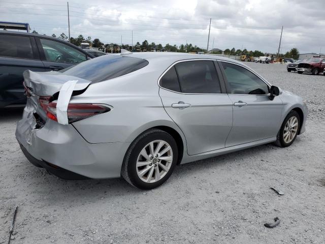 4T1C11AK2PU830283 - 2023 TOYOTA CAMRY LE 银色 照片 3