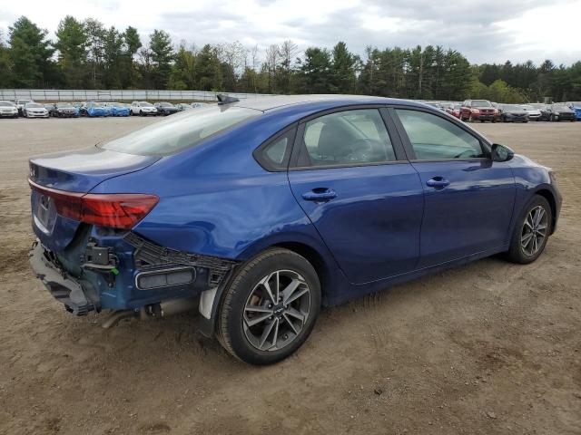 3KPF24AD9NE430945 - 2022 KIA FORTE FE BLUE photo 3