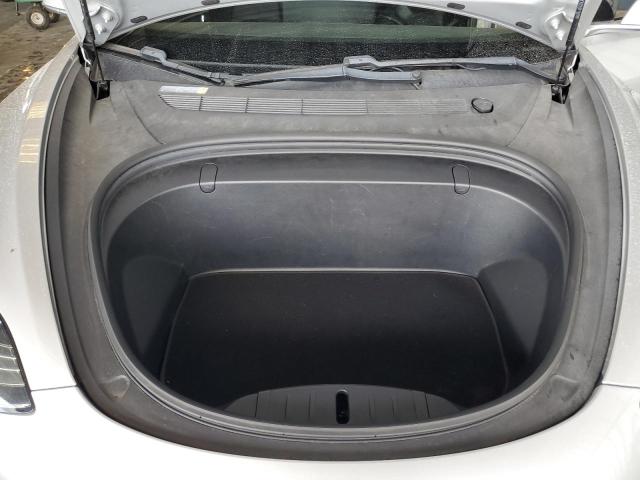 5YJ3E1EA4JF043975 - 2018 TESLA MODEL 3 ვერცხლისფერი ფოტო 11