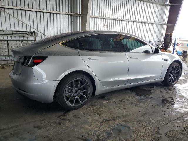 5YJ3E1EA4JF043975 - 2018 TESLA MODEL 3 ვერცხლისფერი ფოტო 3