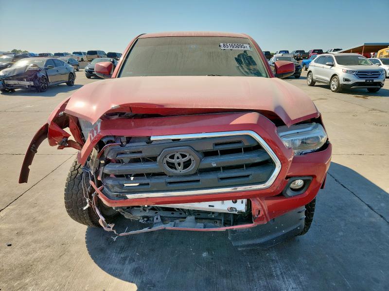 5TFCZ5AN9HX085210 - 2017 TOYOTA TACOMA DOUBLE CAB Kırmızı fotoğraf 8