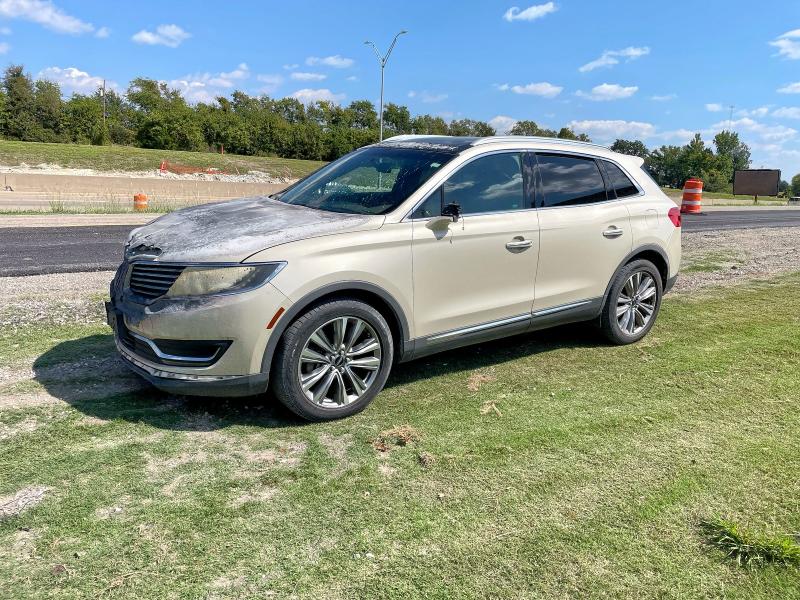 2LMTJ8LP2GBL31379 - 2016 LINCOLN MKX RESERVE Կրեմագույն լուսանկար 2