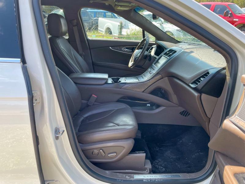 2LMTJ8LP2GBL31379 - 2016 LINCOLN MKX RESERVE Կրեմագույն լուսանկար 5