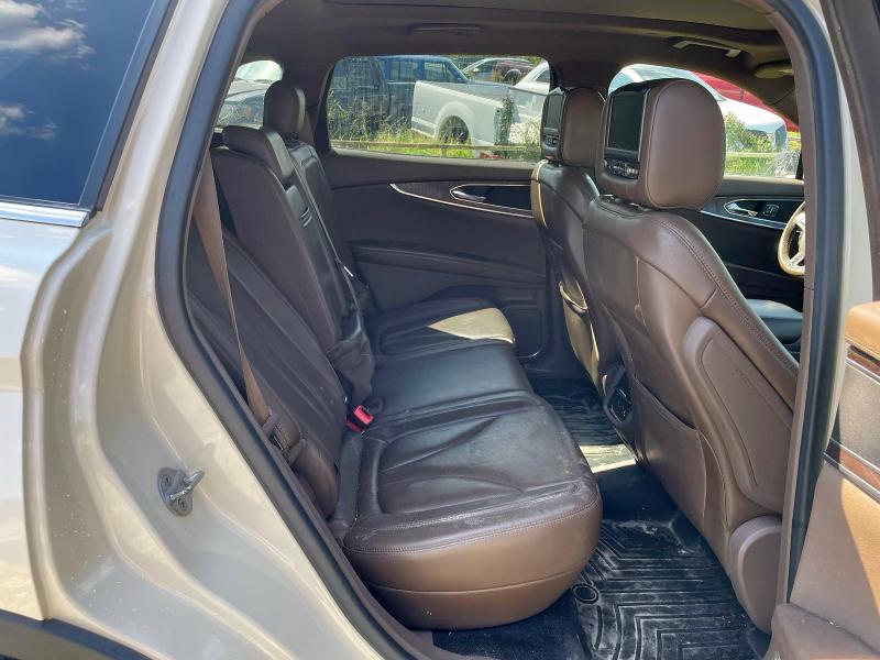 2LMTJ8LP2GBL31379 - 2016 LINCOLN MKX RESERVE Կրեմագույն լուսանկար 6