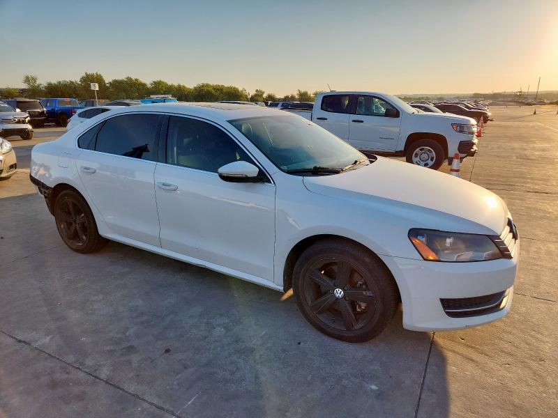 1VWBP7A32CC082643 - 2012 VOLKSWAGEN PASSAT SE Білий фото 4