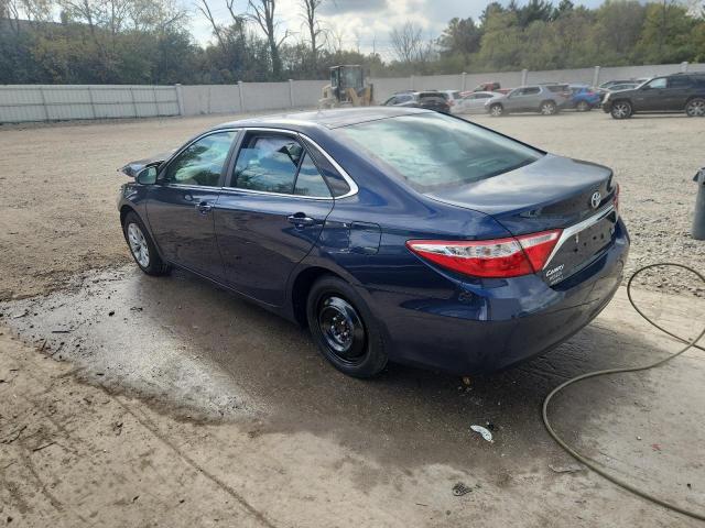 4T1BF1FK4HU635860 - 2017 TOYOTA CAMRY LE 蓝色 照片 2