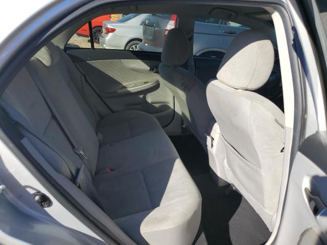 2T1BU4EE9DC928135 - 2013 TOYOTA COROLLA BASE ვერცხლისფერი ფოტო 10