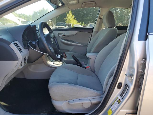 2T1BU4EE9DC928135 - 2013 TOYOTA COROLLA BASE ვერცხლისფერი ფოტო 7