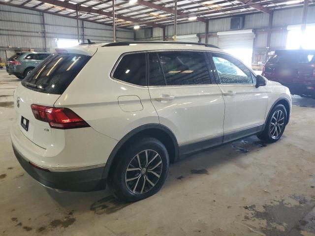 3VV3B7AX6JM003772 - 2018 VOLKSWAGEN TIGUAN SE أبيض صورة 3