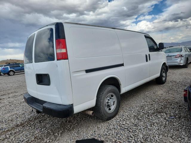 1GCWGAFF8H1245013 - 2017 CHEVROLET EXPRESS G2 WHITE photo 3