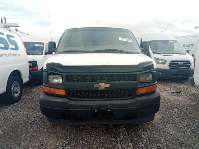 1GCWGAFF8H1245013 - 2017 CHEVROLET EXPRESS G2 WHITE photo 5