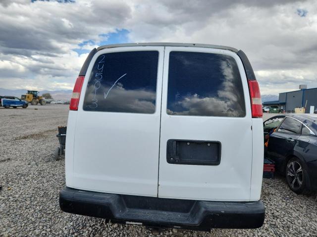 1GCWGAFF8H1245013 - 2017 CHEVROLET EXPRESS G2 WHITE photo 6