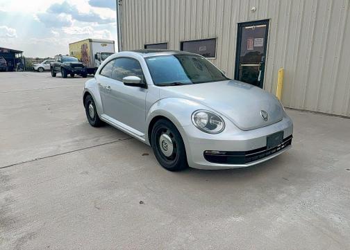 2013 VOLKSWAGEN BEETLE, 