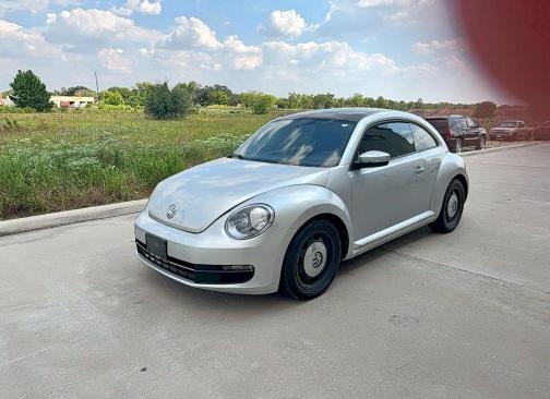 3VWJX7AT3DM663774 - 2013 VOLKSWAGEN BEETLE SILVER photo 2