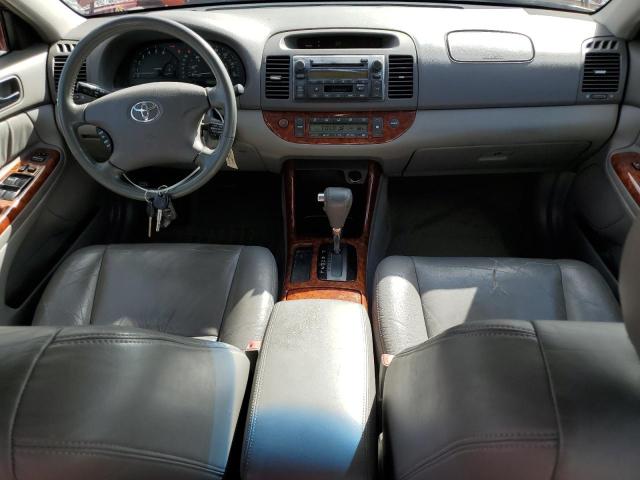 JTDBE30KX20043518 - 2002 TOYOTA CAMRY LE RED photo 8