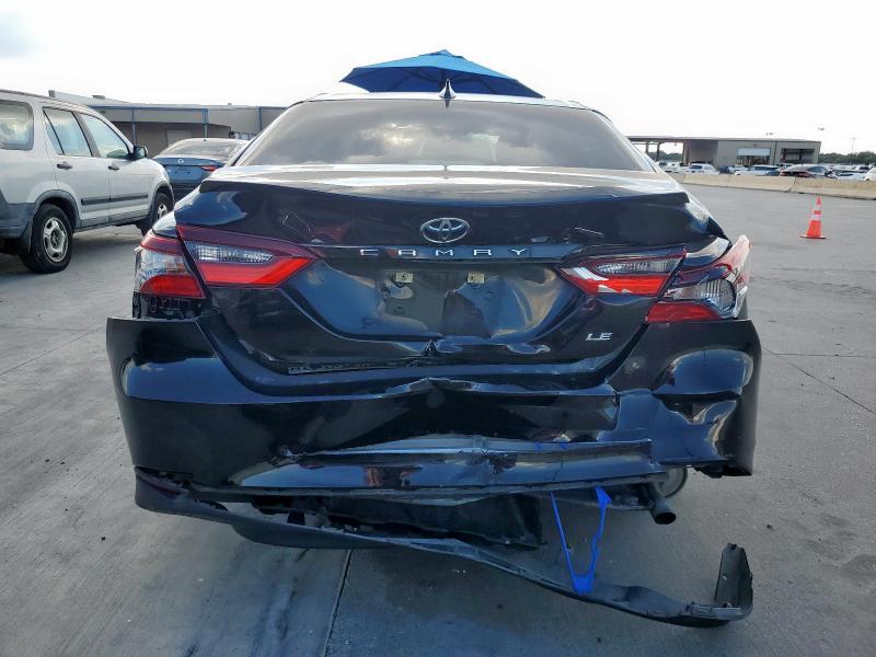 4T1R11AKXNU065525 - 2022 TOYOTA CAMRY LE BLACK photo 6