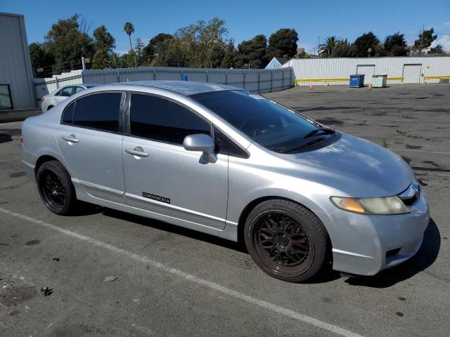 2HGFA1F59AH301090 - 2010 HONDA CIVIC LX Gümüş fotoğraf 4