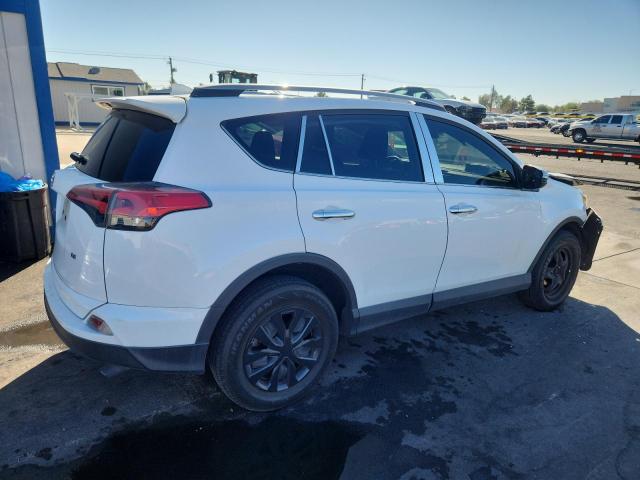 2T3ZFREV5JW462632 - 2018 TOYOTA RAV4 LE أبيض صورة 3