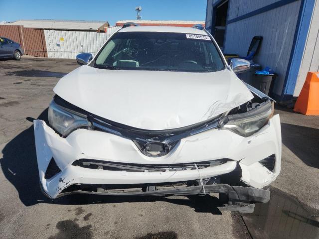 2T3ZFREV5JW462632 - 2018 TOYOTA RAV4 LE أبيض صورة 5