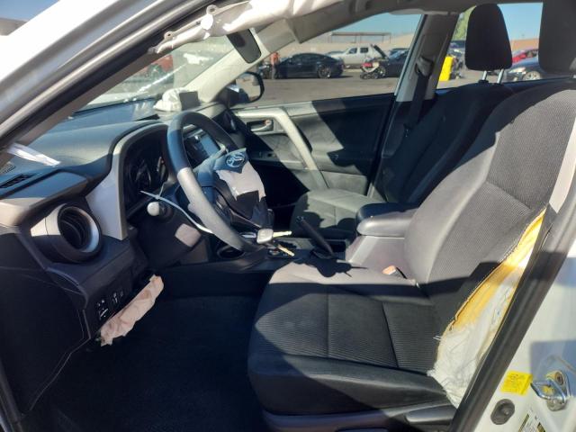 2T3ZFREV5JW462632 - 2018 TOYOTA RAV4 LE أبيض صورة 7