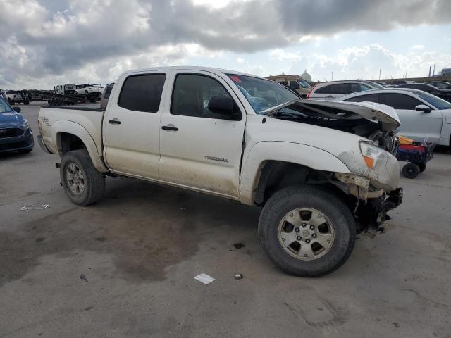 5TFJU4GN5BX008574 - 2011 TOYOTA TACOMA DOUBLE CAB PRERUNNER WHITE photo 4