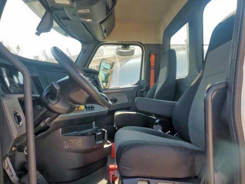 3AKJHTDV1KSLG7228 - 2019 FREIGHTLINER CASCADIA 1 თეთრი ფოტო 6