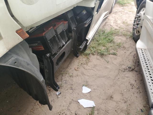 3AKJHHDR3NSNX7693 - 2022 FREIGHTLINER CASCADIA 1 WHITE photo 9