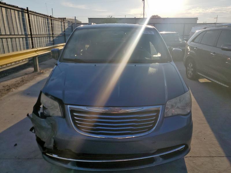 2A4RR5DG4BR782999 - 2011 CHRYSLER TOWN & COU TOURING BLUE photo 5