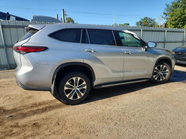 5TDGZRBHXNS567915 - 2022 TOYOTA HIGHLANDER XLE ვერცხლისფერი ფოტო 3