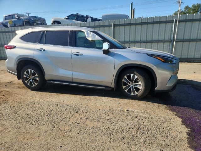 5TDGZRBHXNS567915 - 2022 TOYOTA HIGHLANDER XLE ვერცხლისფერი ფოტო 4