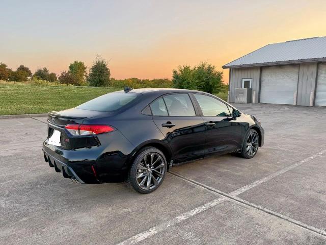 5YFS4MCE3SP227798 - 2025 TOYOTA COROLLA SE BLACK photo 4