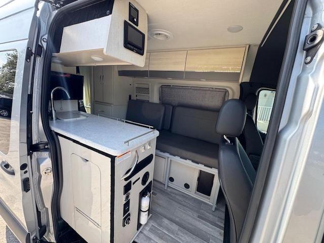 W1X4EBHY0NP484324 - 2022 MERCEDES-BENZ SPRINTER 2500 SILVER photo 11