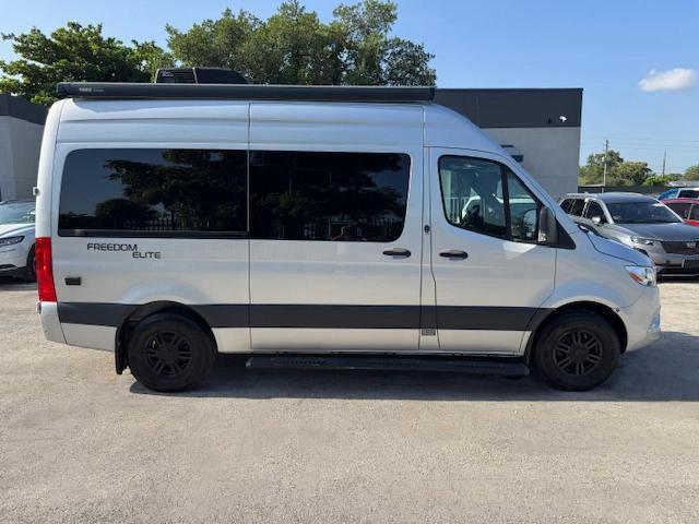 W1X4EBHY0NP484324 - 2022 MERCEDES-BENZ SPRINTER 2500 SILVER photo 13
