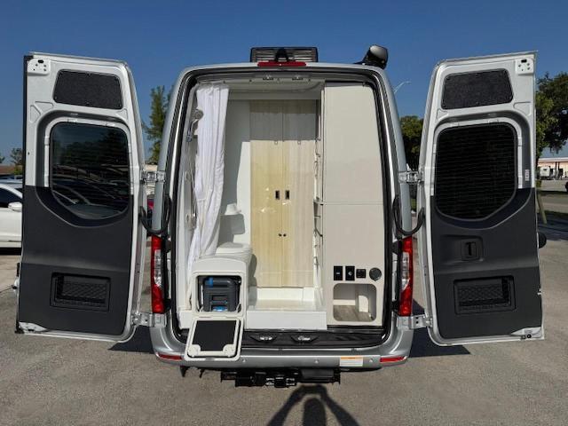 W1X4EBHY0NP484324 - 2022 MERCEDES-BENZ SPRINTER 2500 SILVER photo 6