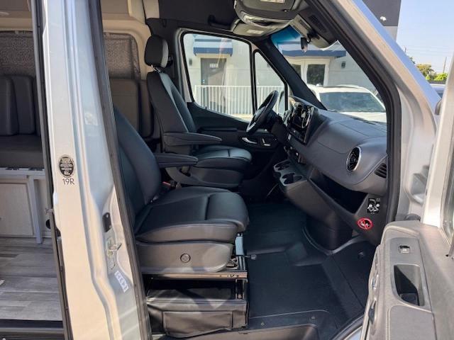 W1X4EBHY0NP484324 - 2022 MERCEDES-BENZ SPRINTER 2500 SILVER photo 7