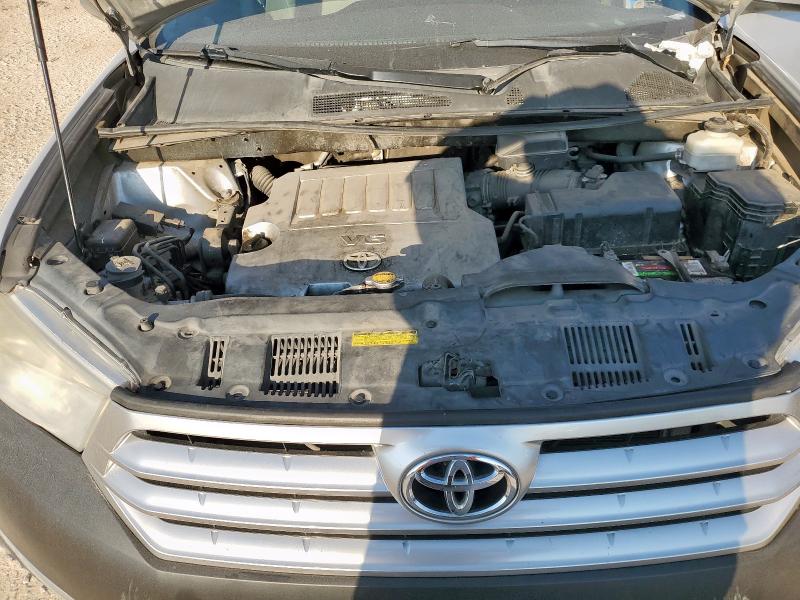 5TDBK3EH0BS063876 - 2011 TOYOTA HIGHLANDER BASE فضي صورة 12