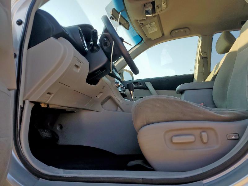 5TDBK3EH0BS063876 - 2011 TOYOTA HIGHLANDER BASE فضي صورة 7