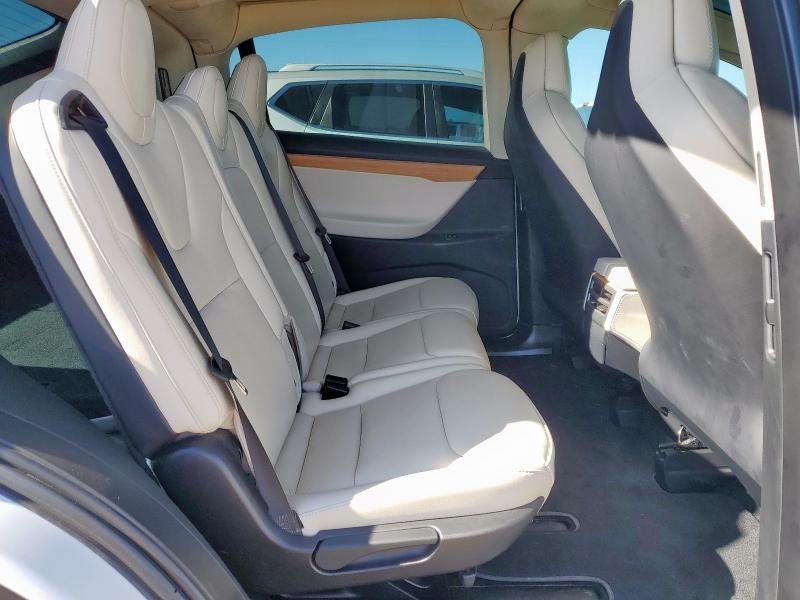 5YJXCAE41KF183128 - 2019 TESLA MODEL X Biały zdjęcie 11