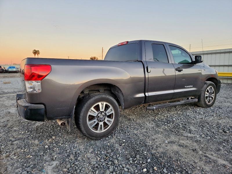 5TFRM5F19CX044504 - 2012 TOYOTA TUNDRA DOUBLE CAB SR5 GRAY photo 3