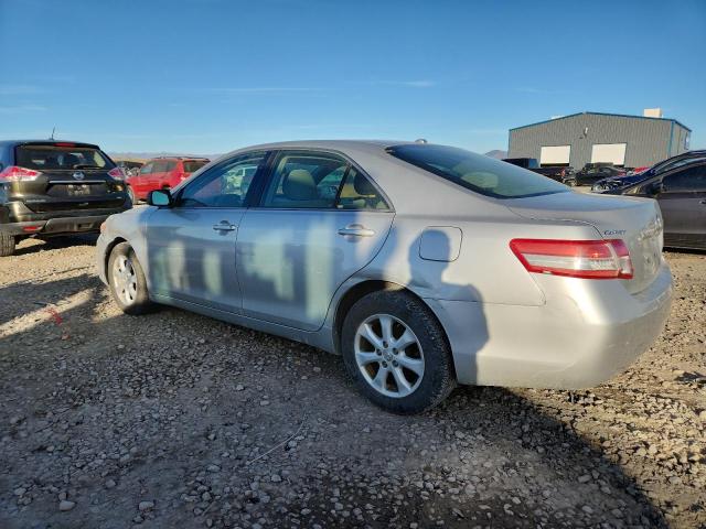 4T4BF3EKXBR196786 - 2011 TOYOTA CAMRY BASE Srebrny zdjęcie 2