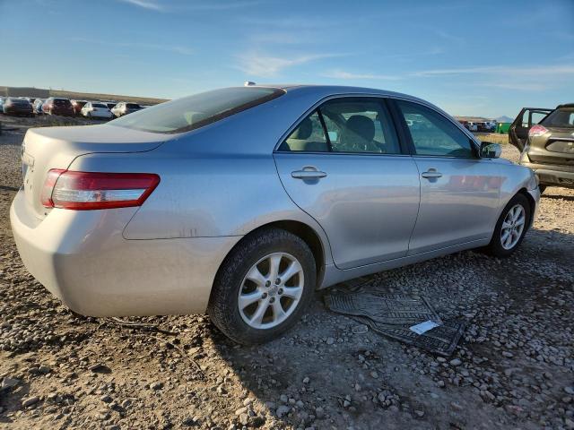 4T4BF3EKXBR196786 - 2011 TOYOTA CAMRY BASE Srebrny zdjęcie 3