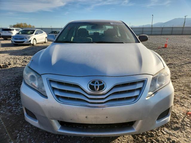 4T4BF3EKXBR196786 - 2011 TOYOTA CAMRY BASE Srebrny zdjęcie 5