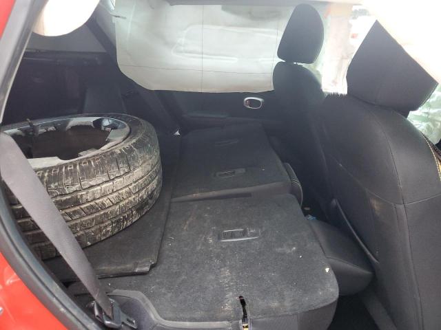 KNDJP3A56G7264319 - 2016 KIA SOUL + RED photo 11
