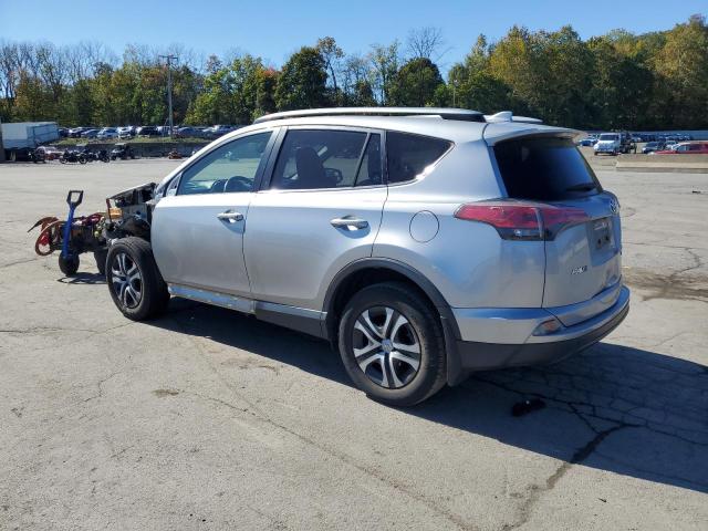 JTMBFREV6JJ238706 - 2018 TOYOTA RAV4 LE ვერცხლისფერი ფოტო 2