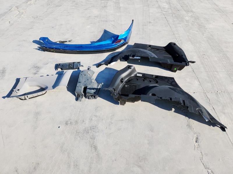 2T3ZFREVXJW424748 - 2018 TOYOTA RAV4 LE BLUE photo 13